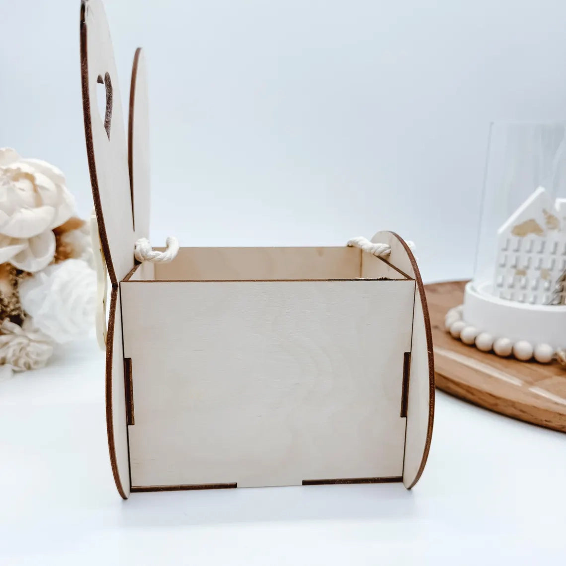 Cutie din lemn pentru cadou de Paște sub formă de iepuraș