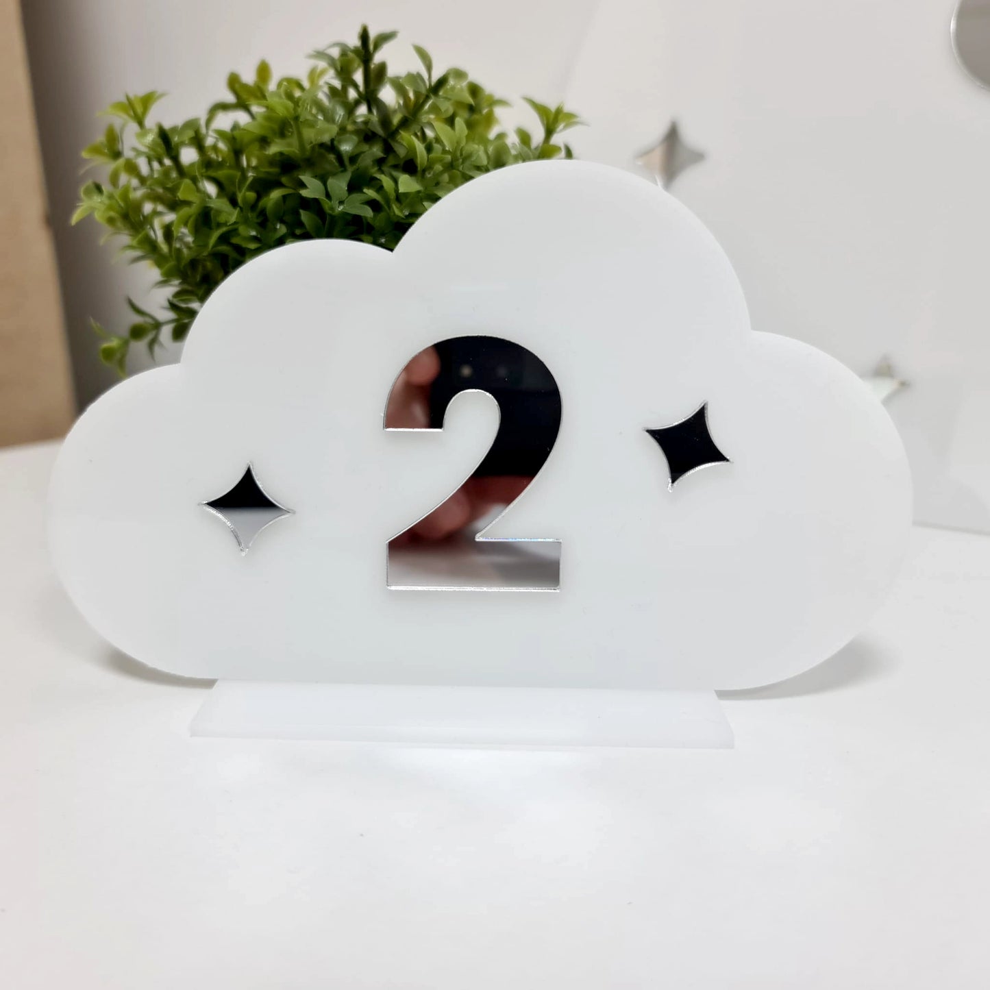 Număr de masă pentru evenimente, sub formă de nor, din plexiglas alb