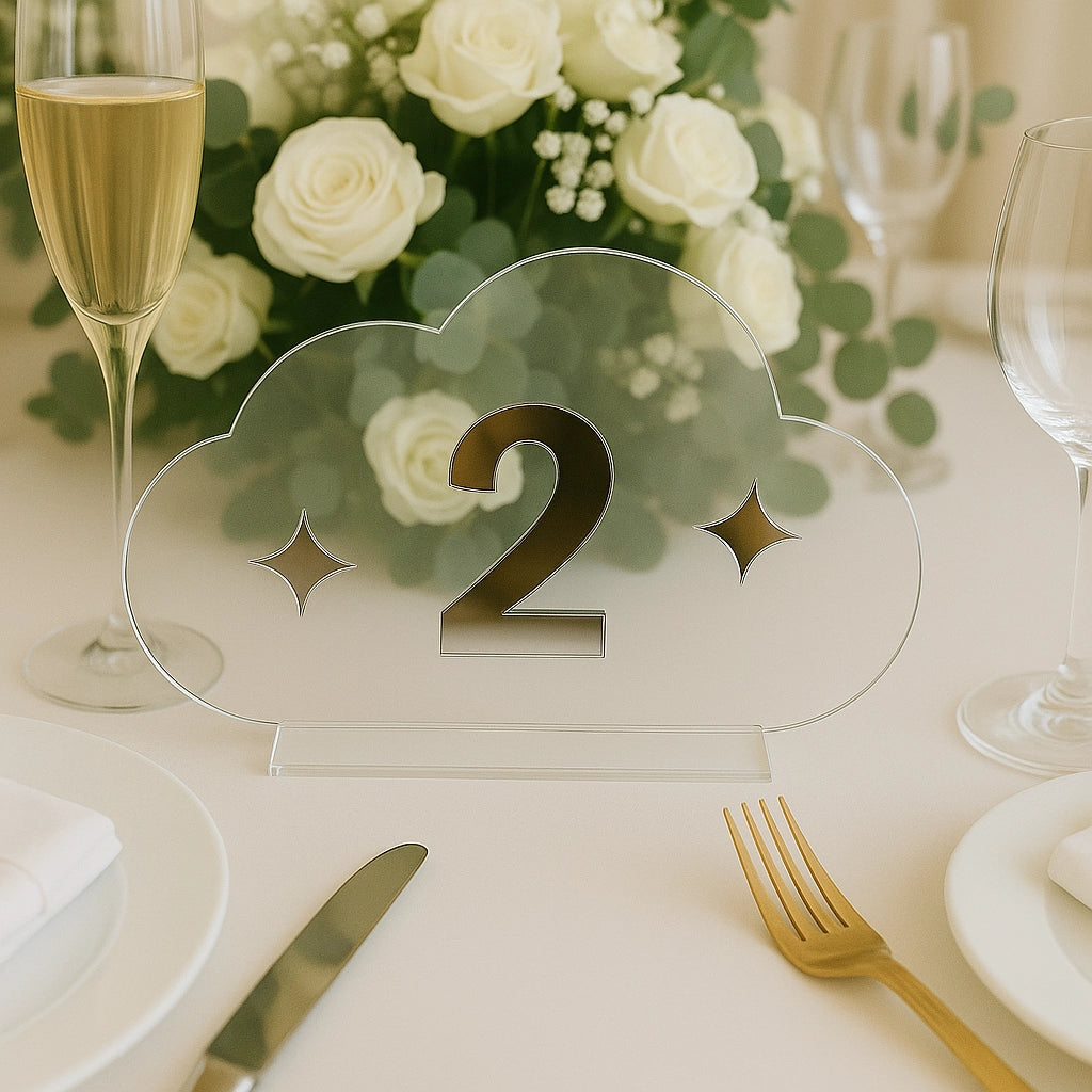 Număr de masă pentru botez, sub formă de nor, din plexiglas transparent