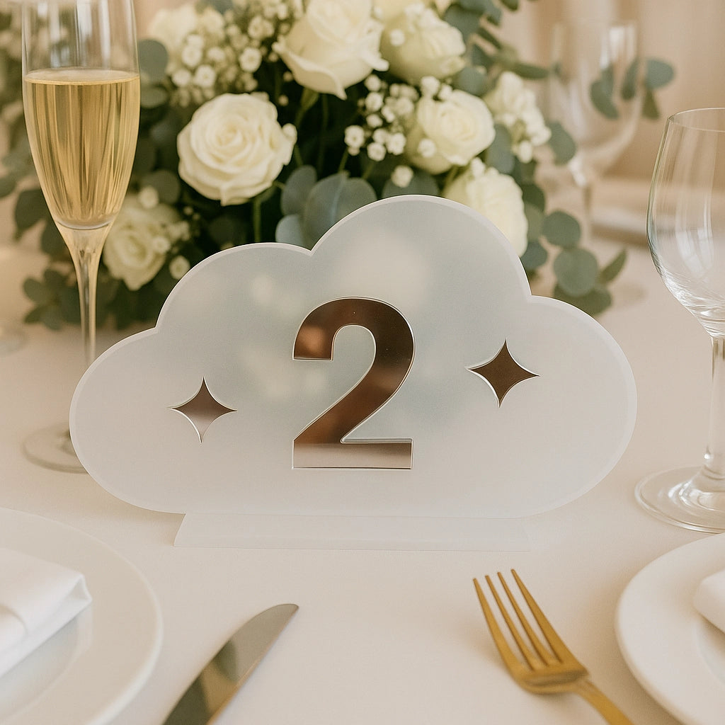 Număr de masă pentru botez, sub formă de nor, din plexiglas transparent frost